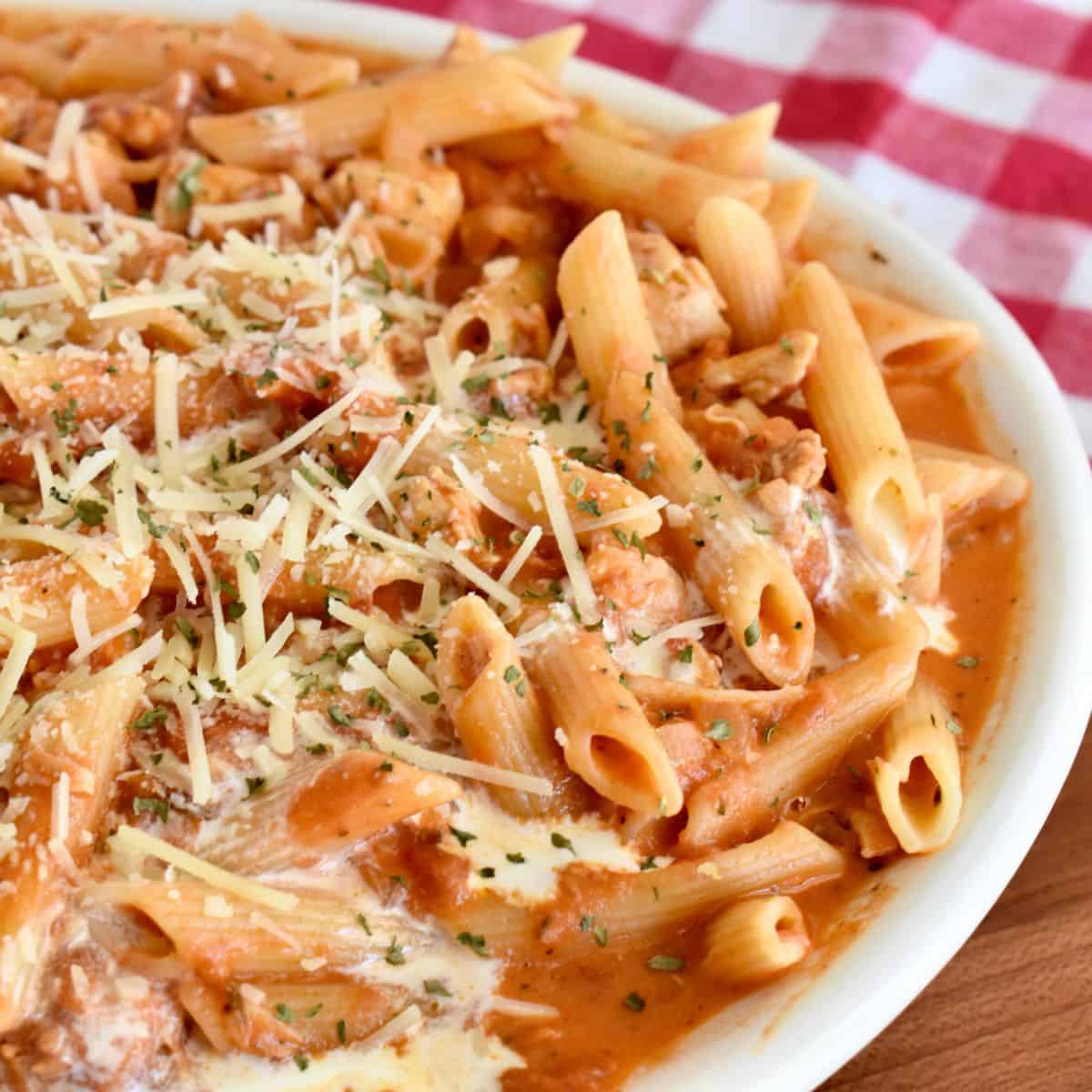 Easy Penne alla Vodka with Chicken: A Family Favorite Recipe